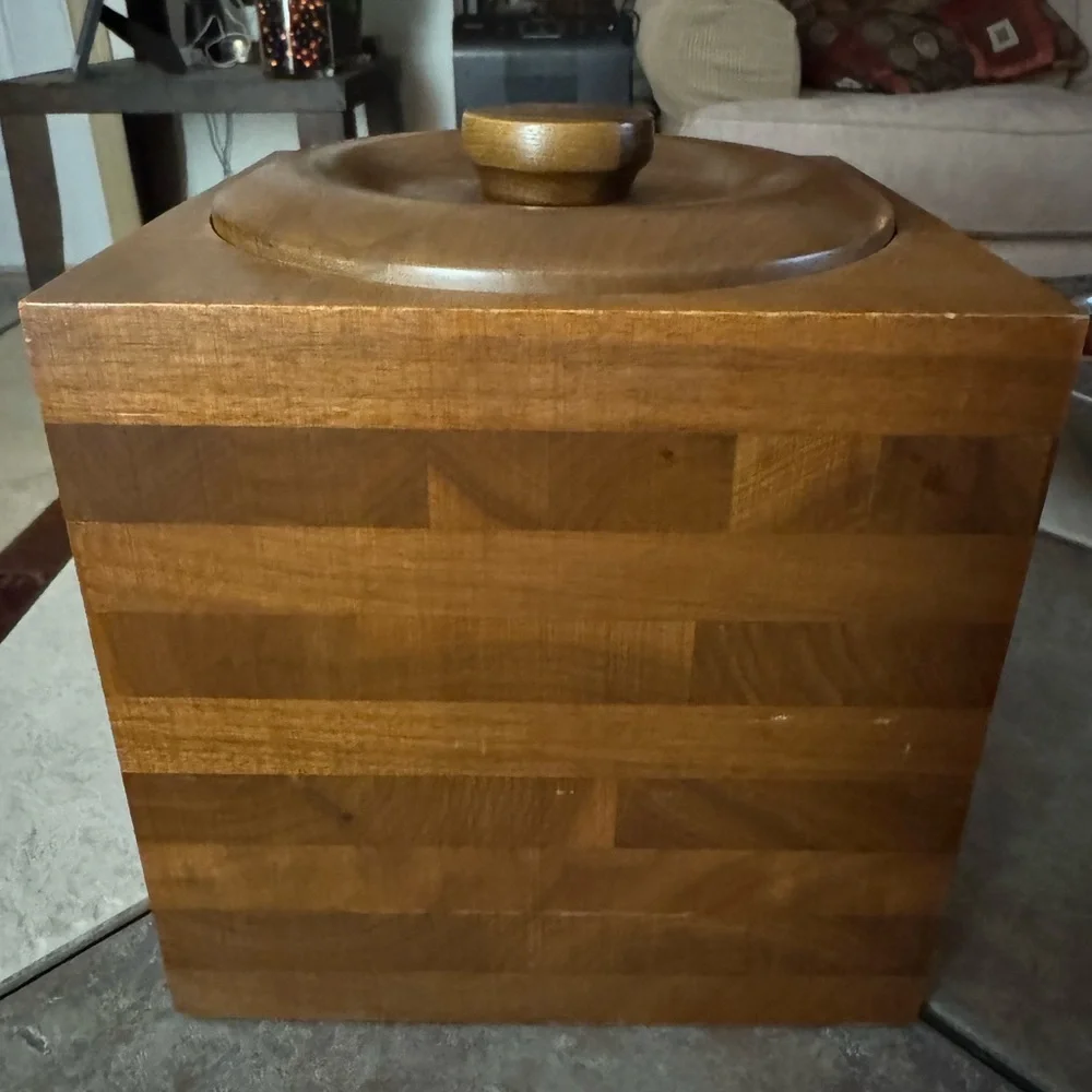 1970s Solid Black Walnut Ice Bucket w/Lid. Midcentury Barware by Kustom Kraft.‎